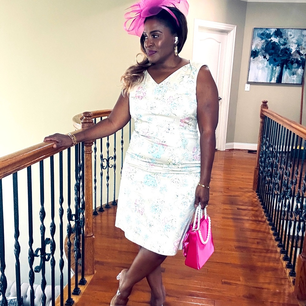 Call your girls for a tea party. Beautiful Oscar De La Renta Size 10